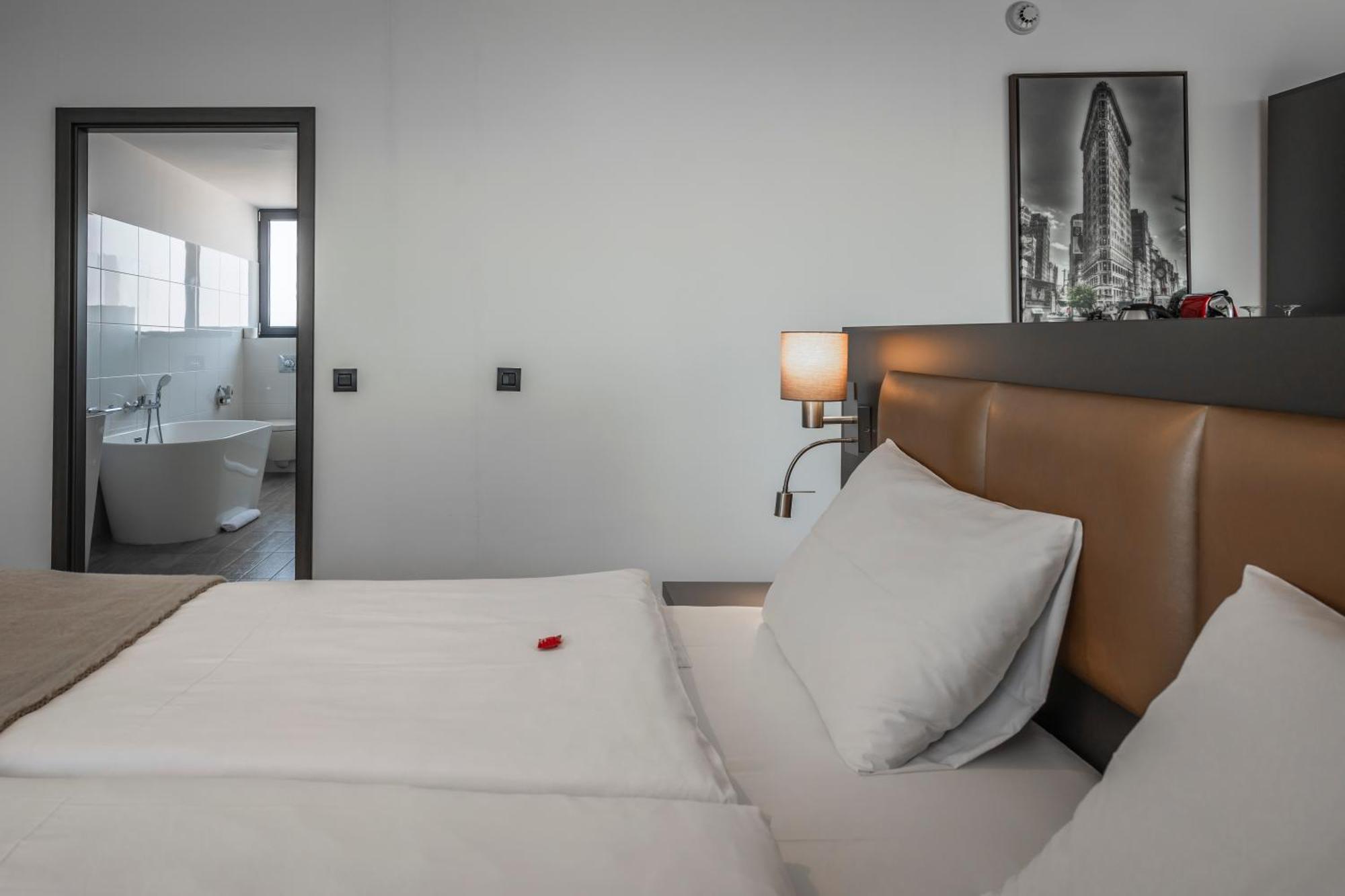 Charm Boutique Hotel Satu Mare Eksteriør billede