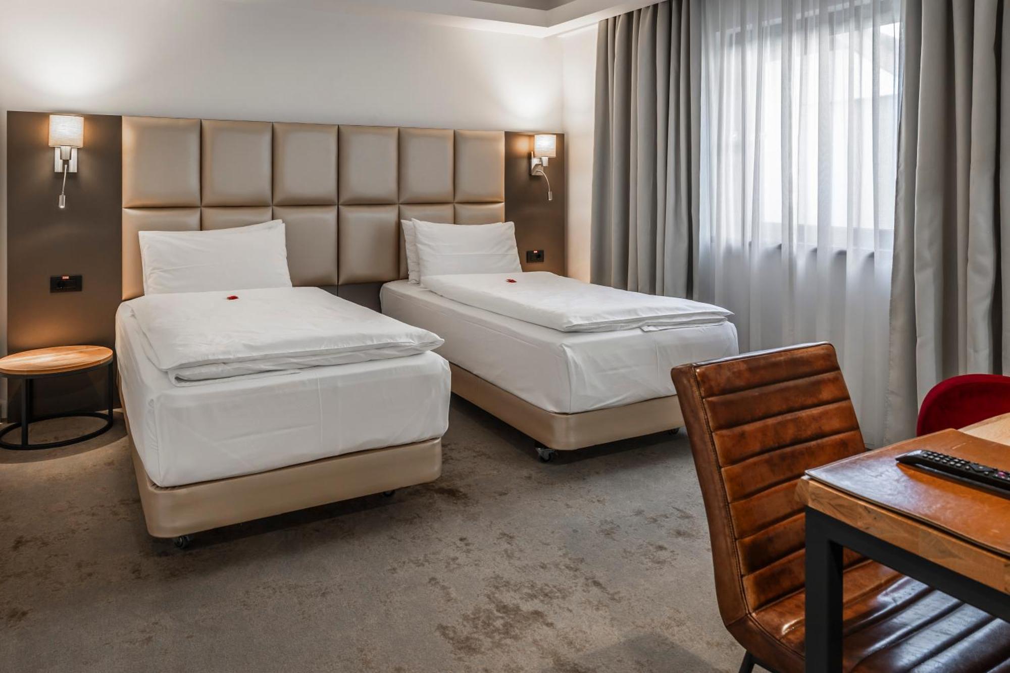 Charm Boutique Hotel Satu Mare Eksteriør billede