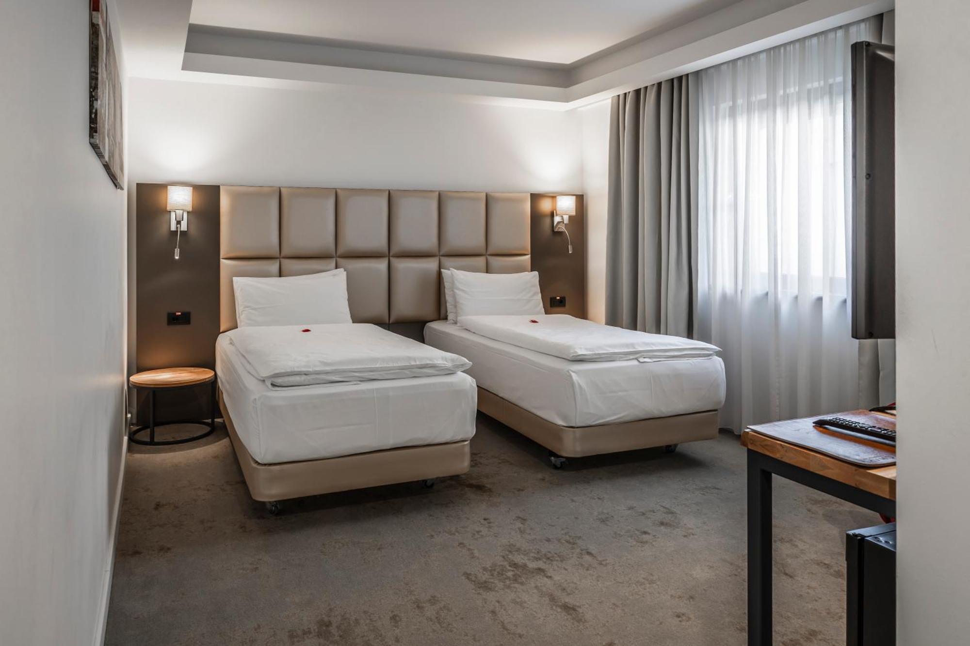 Charm Boutique Hotel Satu Mare Eksteriør billede
