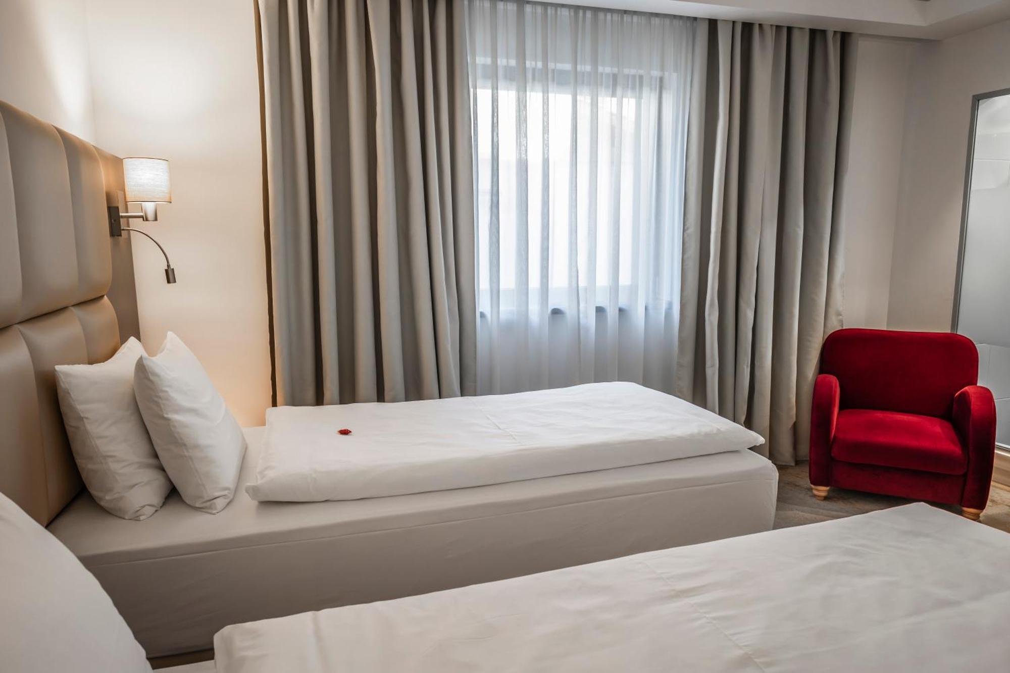 Charm Boutique Hotel Satu Mare Eksteriør billede